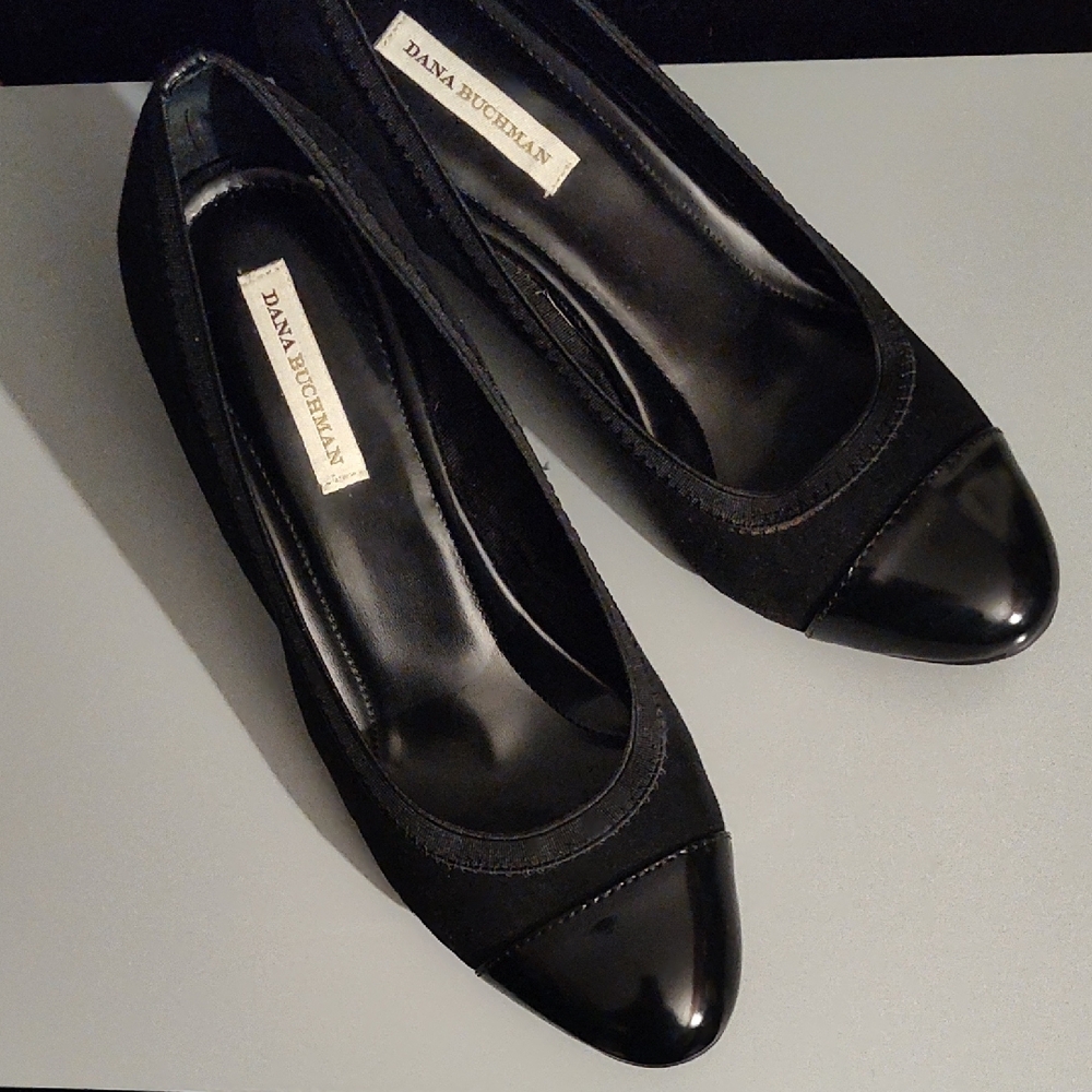Dana Buchman Black Wedge Heels. Excellent Condition. Size 8